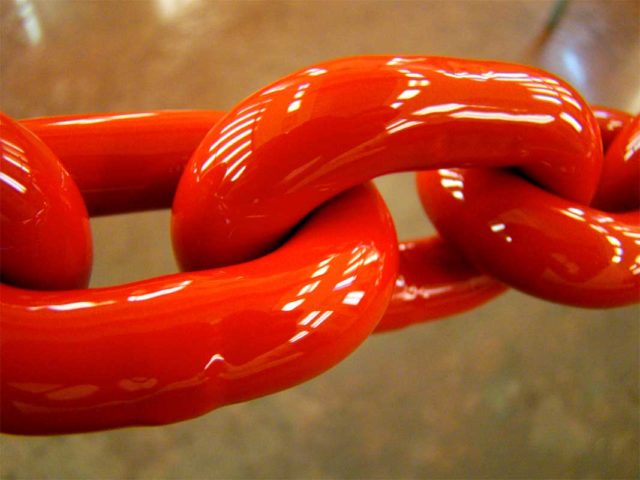 Chains – Jeff Koons (Fabricated by Amaral Custom Fabrications)